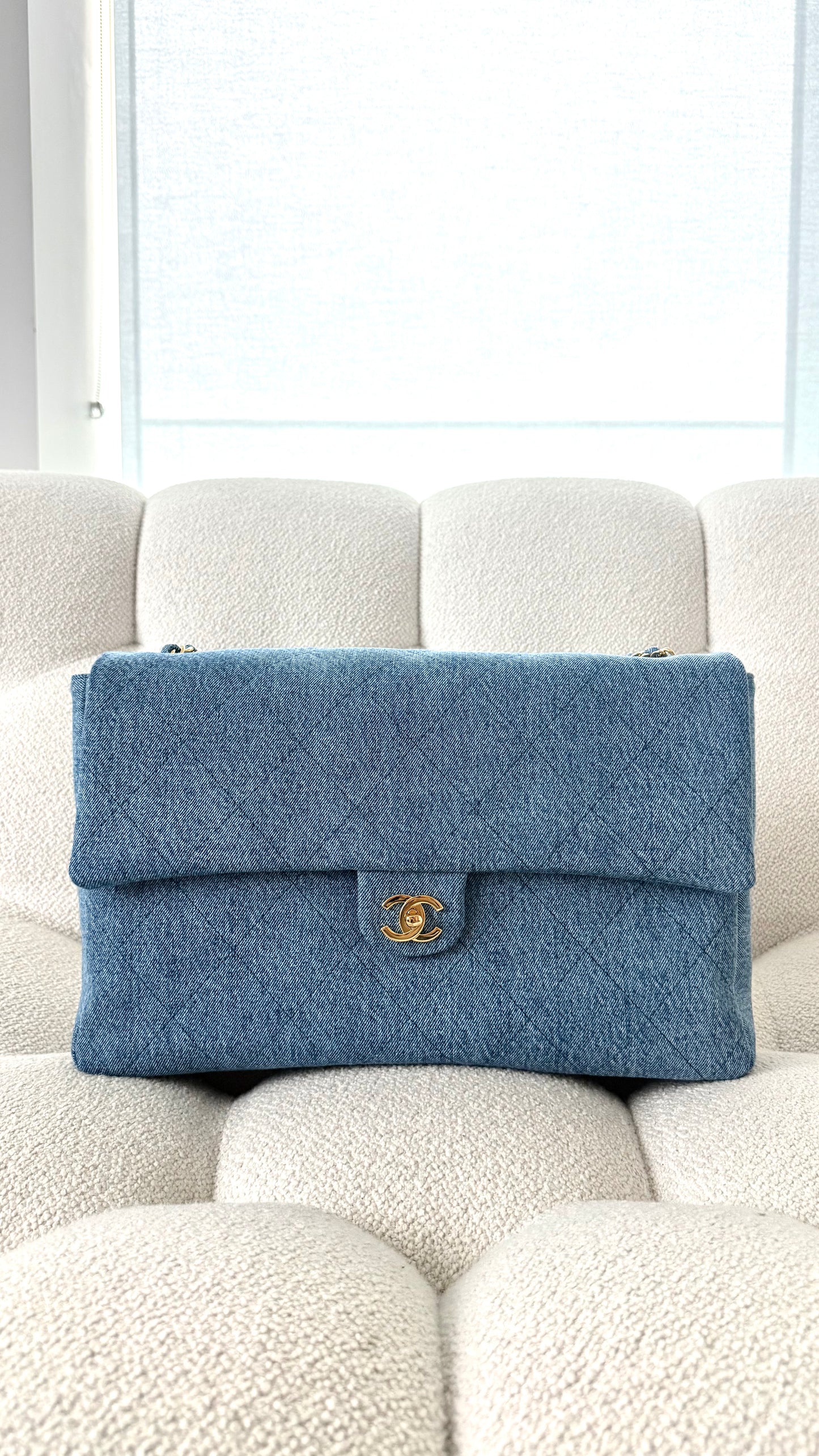 Chanel Metiers d’Art 2026 Maxi Flapbag Washed Denim & Gold-Tone Metal Blue