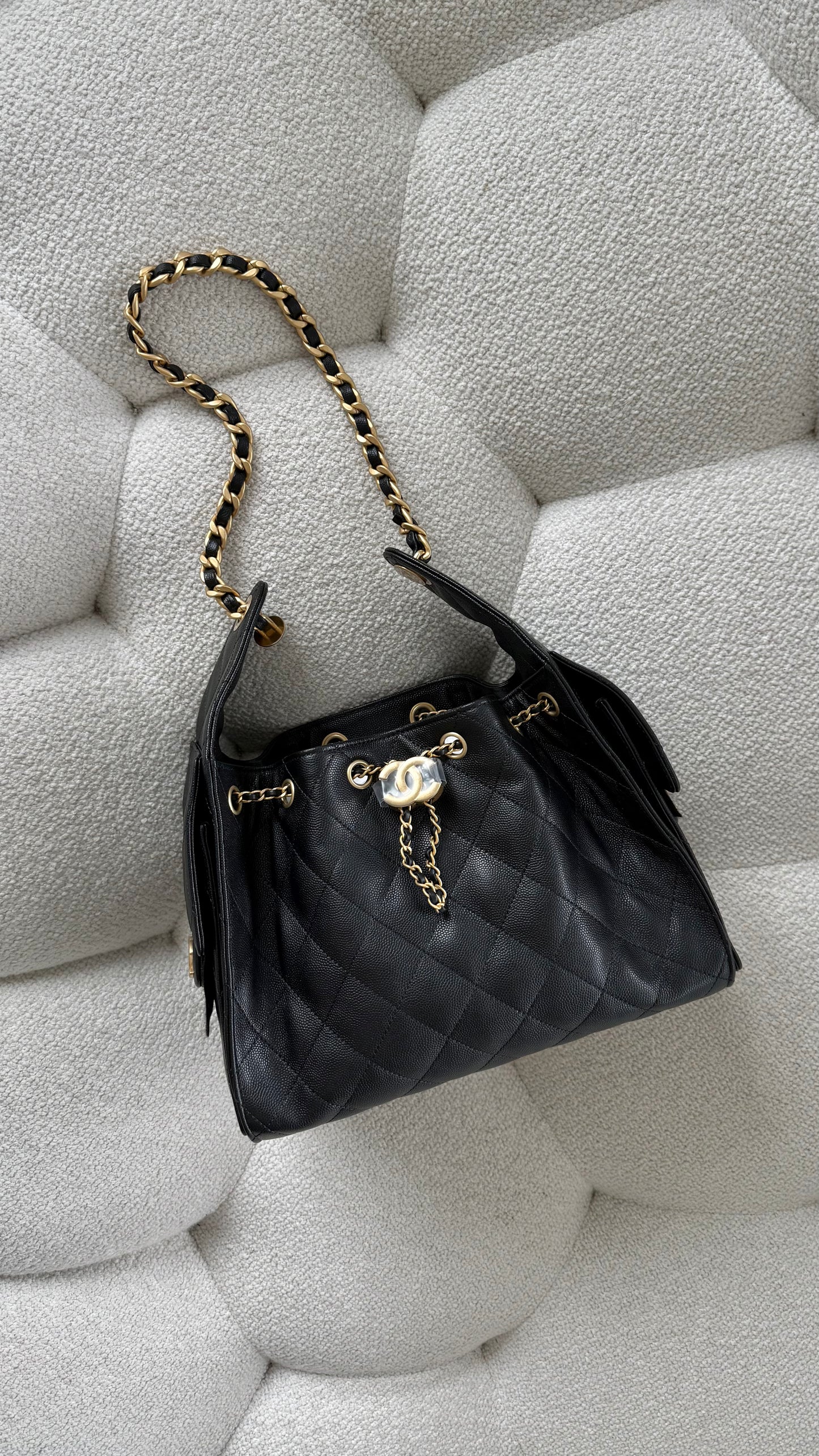 Chanel 25 Small Hobo Crained Calfskin Black