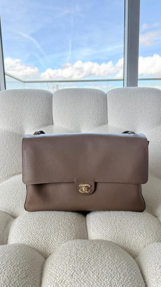 Chanel Spring Summer 2026 Maxi Flapbag Grained Calfskin & Gold-Tone Metal Light Brown
